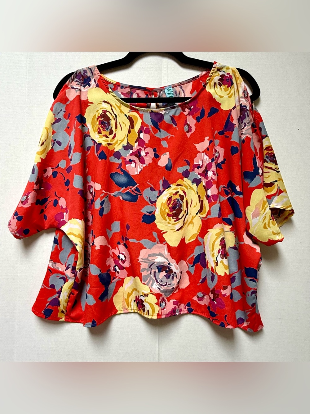 Floral Red Blouse - Short Sleeve Elegant Top Spilt Flutter Sleeves Back size LG
